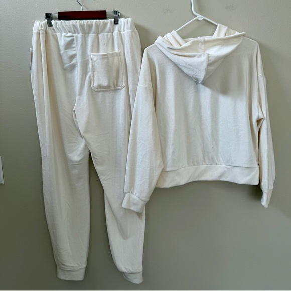 Cream Jogger and Hoodie Lounge Set, Sz M - Picture 11 of 12
